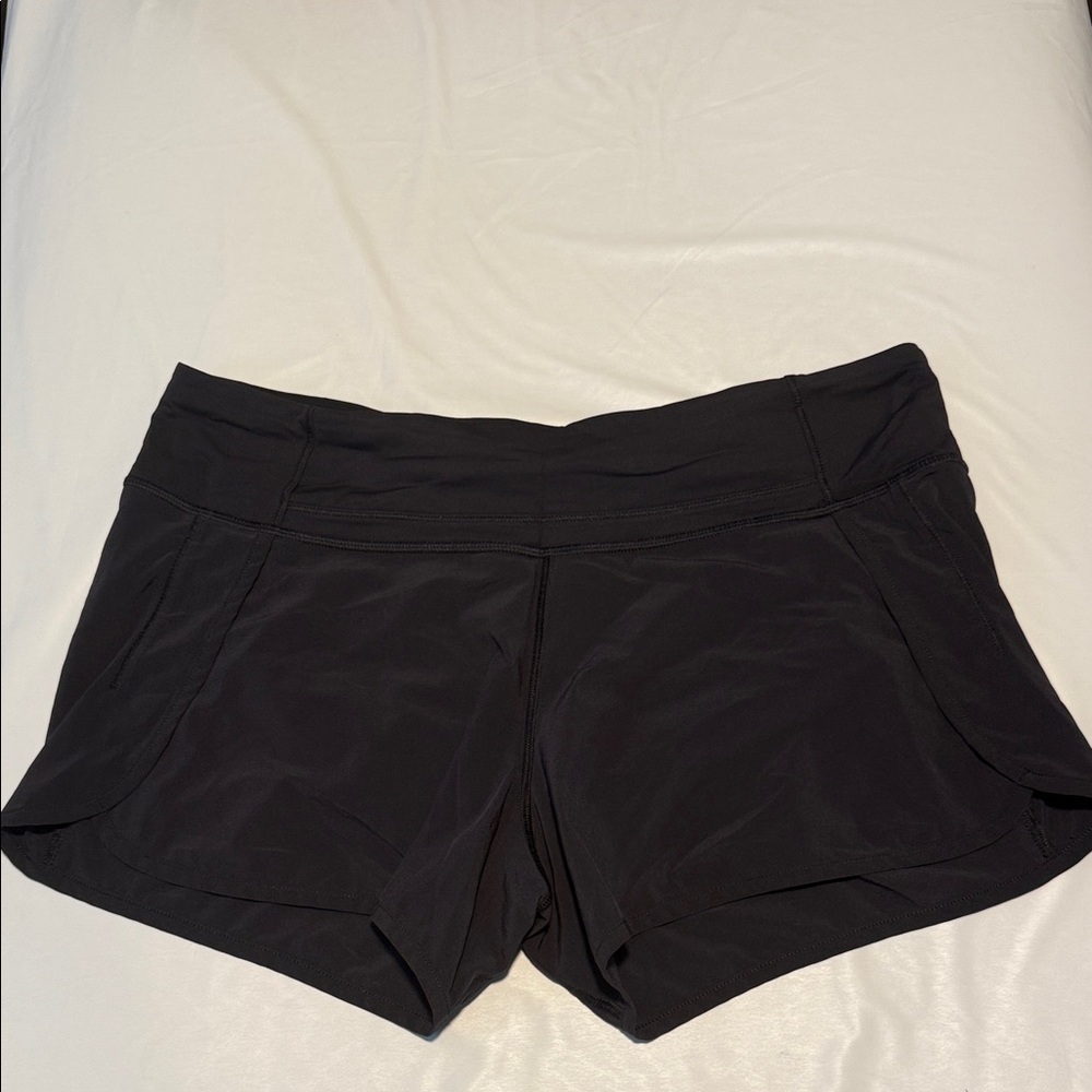 Lululemon mid-rise speed up short